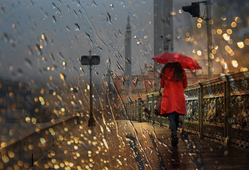 အိမ်ထောင်ရှင်အမျိုးသမီးအတွက် အိပ်မက်ထဲတွင် မိုးရေထဲတွင် လမ်းလျှောက်ခြင်း၏ အဓိပ္ပါယ်