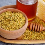 ماذا يسمى المسحوق الاصفر الذي تنتجه الازهار