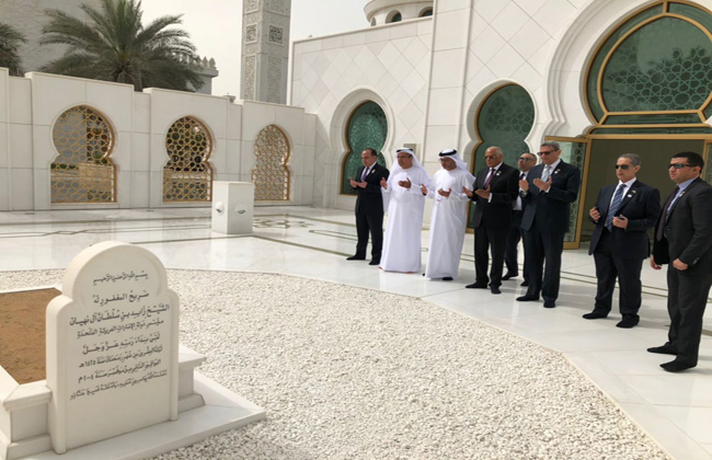 اين يقع قبر الشيخ زايد اين يقع قبر الشيخ زايد