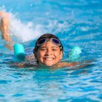 كيفية زيادة ثقة المبتدئين في السباحة