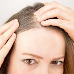 سبب ظهور شيب الشعر في سن الثلاثين