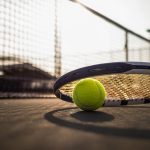 هل تستخدم المسكة القارية في لعبة كرة التنس للضربات الأمامية