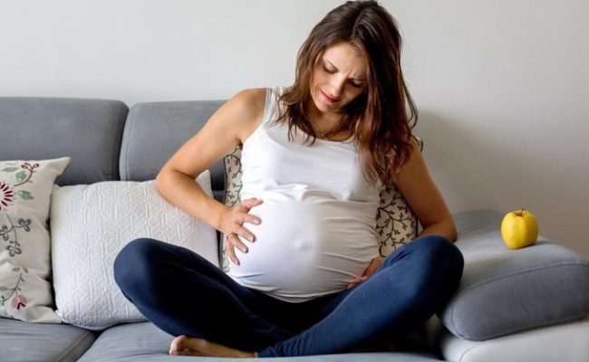 هل كثرة حركة الجنين تدل على قرب الولادة