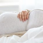 هل كثرة النوم تدل على الحمل