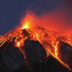 ما الذي يحدد طريقة ثوران البركان