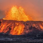 تركيب الصهارة، وكمية الغازات المحتجزة فيها يحددان شدة الثوران البركاني الناتج